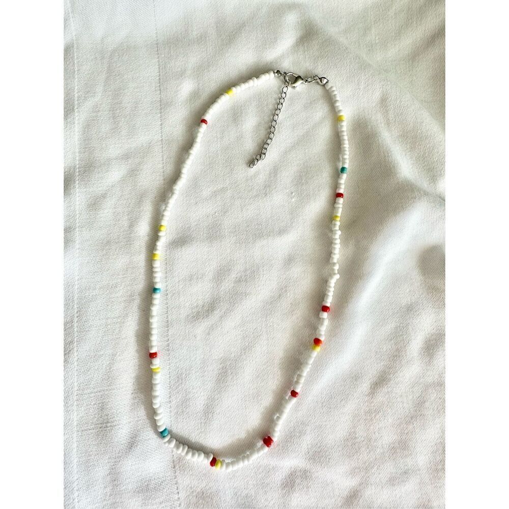 White and multicolor beach style bead necklace - Picture 1 of 2